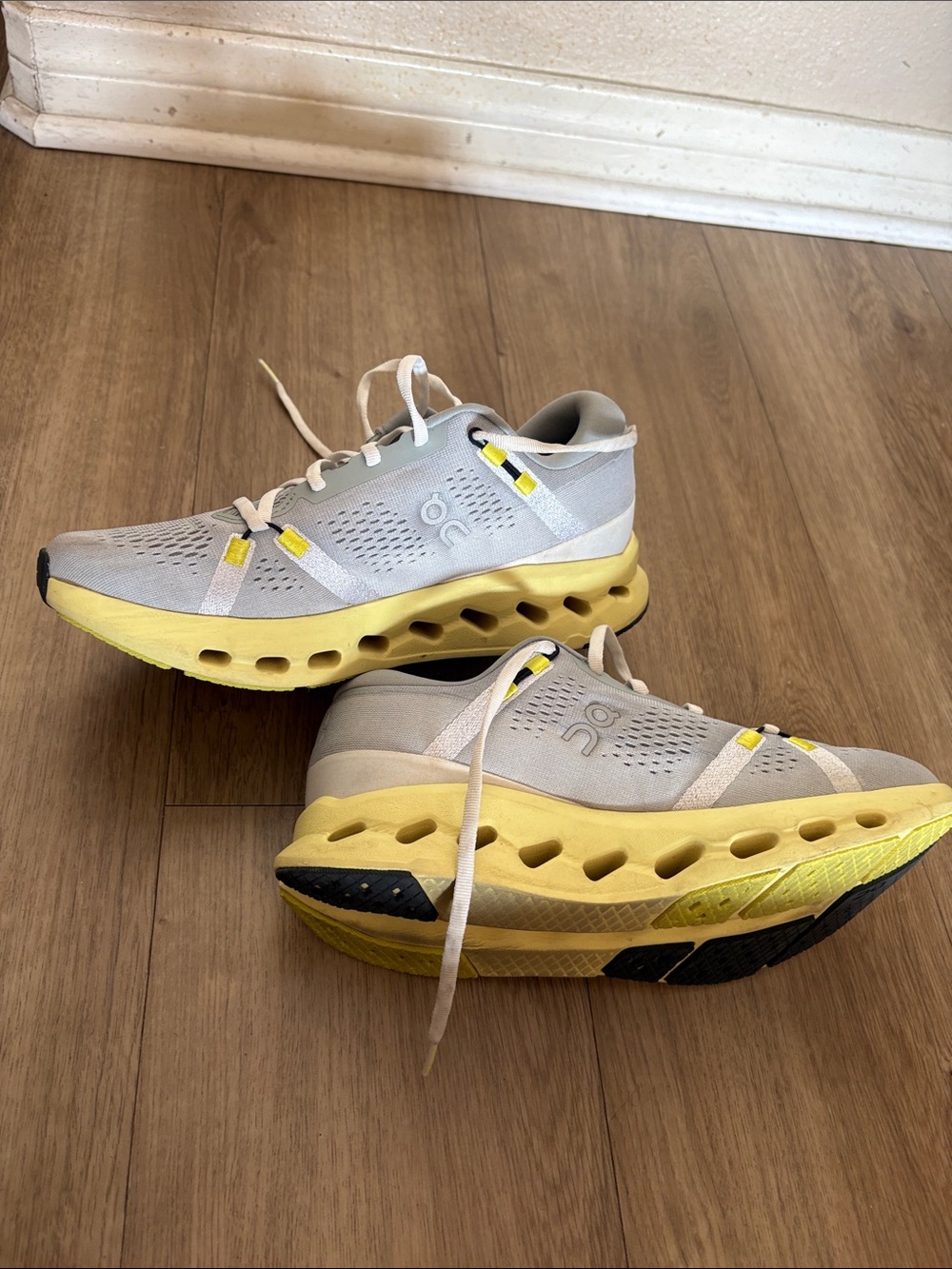 EUC On Clouds shoes- Size 9.5 - Picture 2 of 5